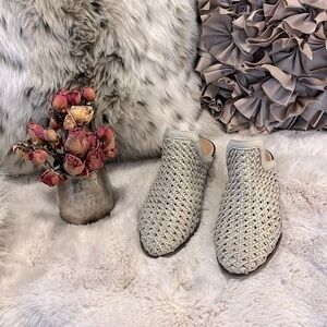 Crevo Anthropologie Woven Cream Leather Mule Neva Almond Toe Block Heel Booties